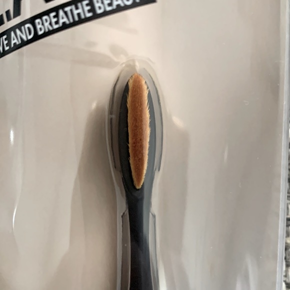 L.A.B.2 Face & Eyes Luxe 5 Multipurpose Makeup Brush - Picture 3 of 4